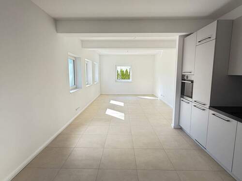 Wohnzimmer und Küche - 2 Zimmer Etagenwohnung zur Miete in Hamburg / Rissen