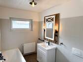 EG: Vollbad mit Fenster - 