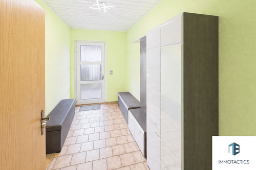 Eingangsbereich UG - 7 Zimmer Einfamilienhaus zum Kaufen in Dorsheim