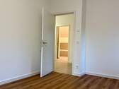 3. Zimmer mit Blick zum Flur - 