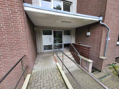 Zuwegung / Hauseingang - 2 Zimmer Etagenwohnung in Bad Schwartau