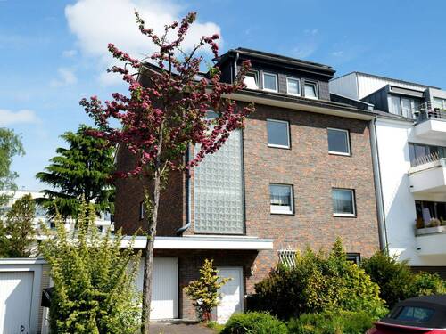 Hausansicht1.jpg - 3-Zimmer Etagenwohnung mit Ausblick in Düsseldorf - Urdenbach