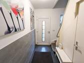 Eingangsbereich mit Treppenhaus - 7 Zimmer Einfamilienhaus in Grevenbroich