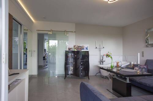 Wohnzimmer mit Badewanne - 