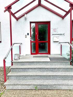 Eingang - Büro zur Miete in Adelsdorf