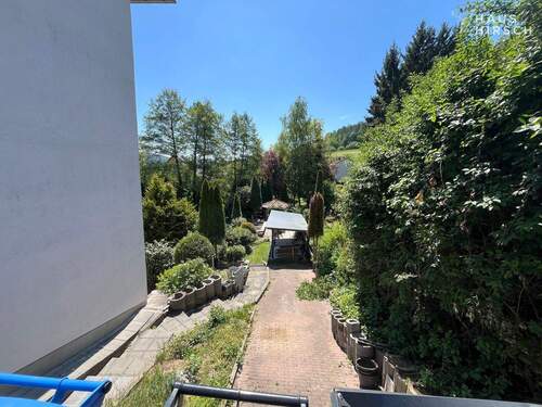 Weg zum Garten - 1 Zimmer Mehrfamilienhaus, Wohnhaus in Breuberg