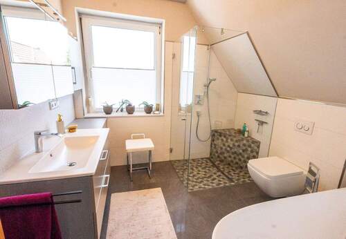 frisch renoviertes Badezimmer - 