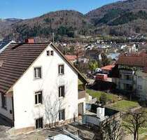 Einfamilienhaus mit Einliegerwohnung - Zentrale Lage - Doppelgarage mit Werkstatt - Wehr