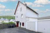 Hausansicht - Ihr neues Zuhause: Zentral in Herborn mit Charme und Gestaltungsspielraum in Herborn