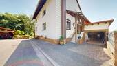 Eingang und Garage - 
