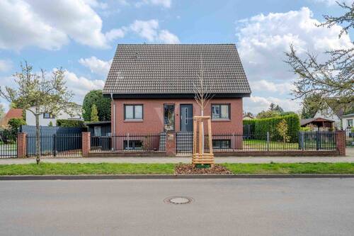  Straßenansicht - 