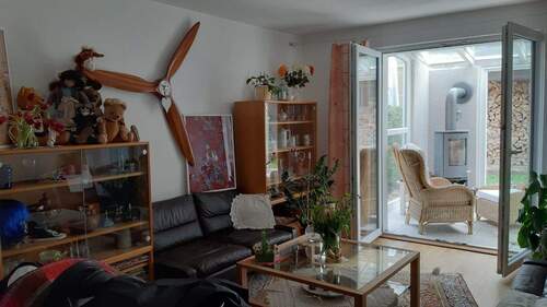 Wohn- und Esszimmer mit Ausgang zum Wintergarten (bewohnt) - 