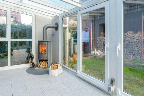 Wintergarten mit Holzofen - 