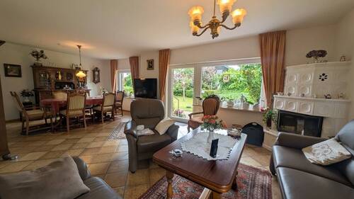 Wohnbereich mit Kachelofen - 