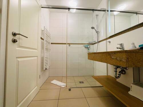 Bad mit ebenerdiger Dusche - 