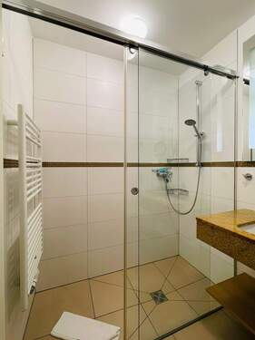 große Duschkabine - 