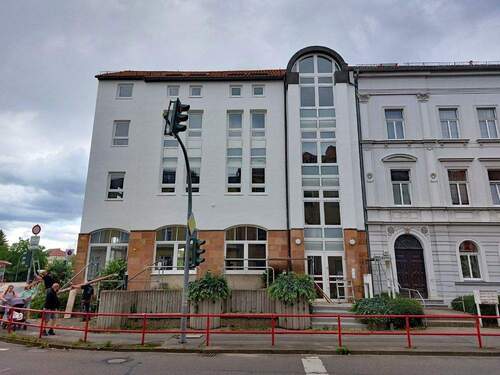 Fassade straßenseitig - Neue Büroflächen im REGIOBUS-HAUS am Busbahnhof