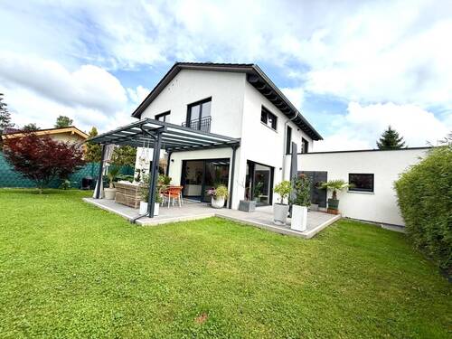 Ansicht Süd-West - neuwertiges EFH - A+ Effizienzhaus - mit gehobener Ausstattung