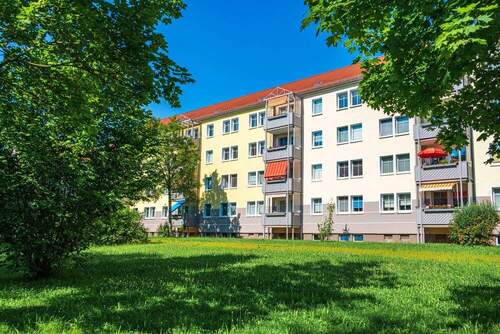 Hausansicht - Bestens sanierte 2-Raum-Wohnung in Zwickau
