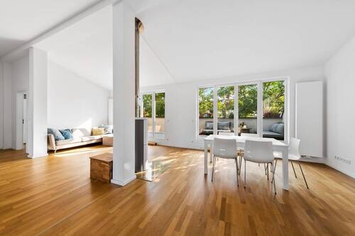 Wohnzimmer - Moderne 4-Zimmer-Dachgeschosswohnung mit Kamin & Terrasse in Berlin-Adlershof