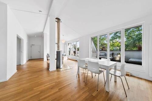 Wohnzimmer - 4 Zimmer Etagenwohnung zum Kaufen in Berlin