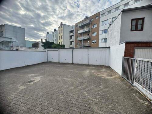 Innenhof / Garagen - 