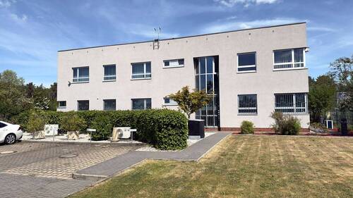 Haus hinten - 4 Zimmer Büro zur Miete in Seddiner See