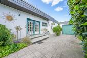 Zufahrt auf Privatgelände - 4 Zimmer Bungalow zum Kaufen in Erkrath