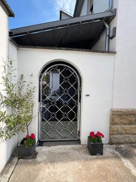 Seiteneingang zu Haus - 