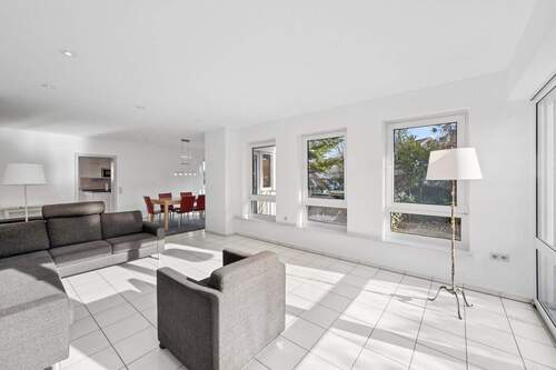 Lichtdurchfluteter Wohn-/Essbereich - 1 Zimmer Mehrfamilienhaus, Wohnhaus in Benningen am Neckar