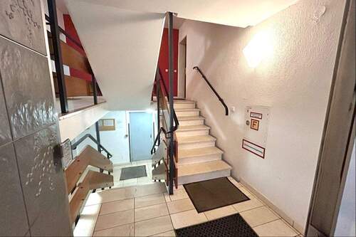 Treppenhaus - 3 Zimmer Etagenwohnung zum Kaufen in Lübeck