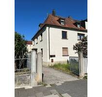 Drei-Familien-Doppelhaushälfte - 439.000,00&nbsp;EUR Kaufpreis, ca.&nbsp; 196,00&nbsp;m&sup2;&nbsp;Wohnfl&auml;che in Ansbach (PLZ: 91522)
