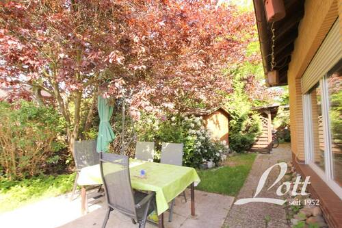 Weg neben dem Haus - 