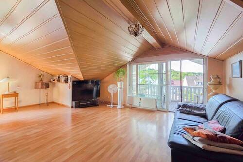 Wohnzimmer Dachgeschoss - 8 Zimmer Mehrfamilienhaus, Wohnhaus zum Kaufen in Steinebach/Sieg