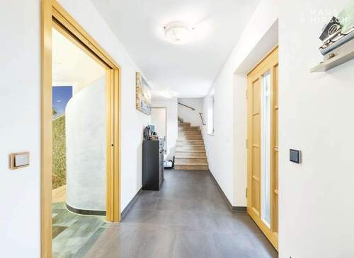 Flur EG - 6 Zimmer Mehrfamilienhaus, Wohnhaus zum Kaufen in Moorenweis