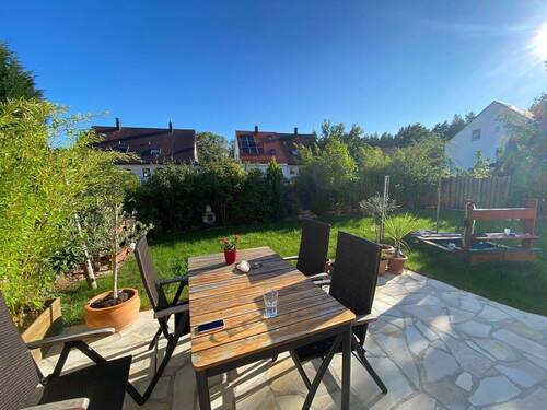 Terrasse auf der Südseite.jpg - helle großzügige moderne Doppelhaushälfte