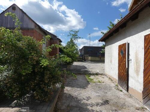 Nebengebäude - 5 Zimmer Doppelhaushälfte in Schnaittenbach