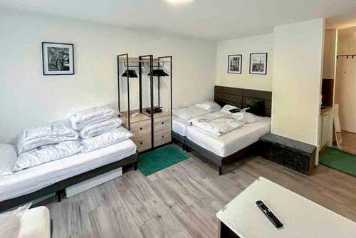 Wohnzimmer 2 - 1 Zimmer Etagenwohnung zum Kaufen in Fürth