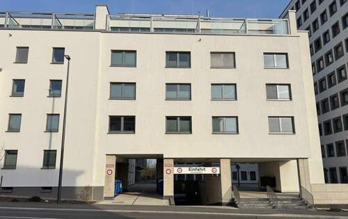 Blick auf die TG Einfahrt - 