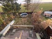 Terrassenbereich mit direktem Zugang zum naturbelassenen Gartengrundstück - 