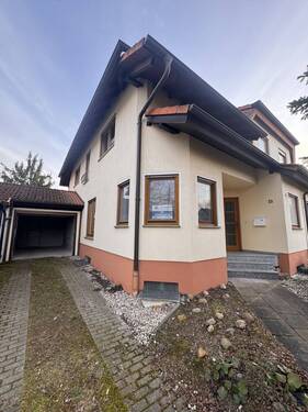 Charmantes Einfamilienhaus mit ausgebautem Dachgeschoss und integrierter Garage - Doppelhaushälfte mit Garage in ruhiger Lage von Delitzsch-Selben