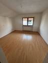 Helles Zimmer mit Fensterfront und Heizanlage - 5 Zimmer Doppelhaushälfte zur Miete in Delitzsch
