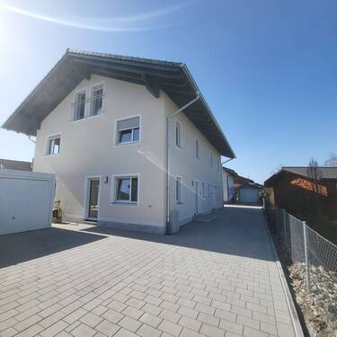 Hausansicht - 5 Zimmer Doppelhaushälfte in Riedering