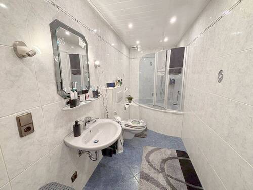 Badezimmer 2 Dachgeschoss - 