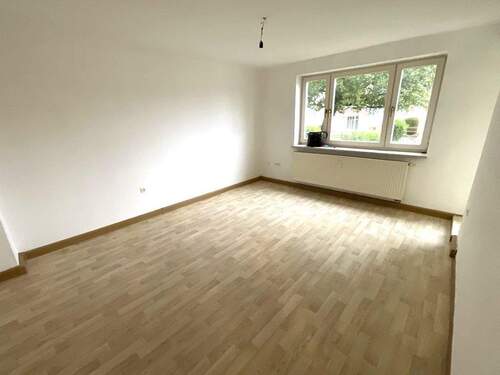 Wohnzimmer - 2 Zimmer Etagenwohnung zur Miete in Pegnitz