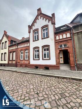 Hausansicht - 9 Zimmer Reihenmittelhaus zum Kaufen in Tangermünde