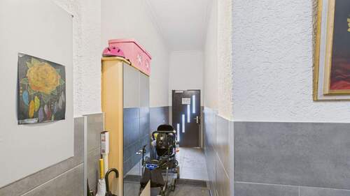 Flur - 9 Zimmer Mehrfamilienhaus, Wohnhaus in Frankfurt am Main