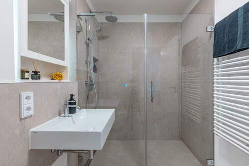 Badezimmer, Beispielbild - 2 Zimmer Etagenwohnung zum Kaufen in München