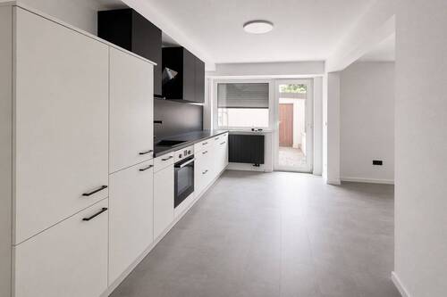 Küche - KI generiert - Erstbezug nach Ausbau: Moderne Gartenwohnung in ruhiger Lage