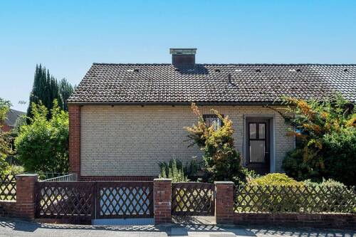 Hausansicht - Gepflegte Doppelhaushälfte mit Baugrundstück in Waldrandlage von Geesthacht